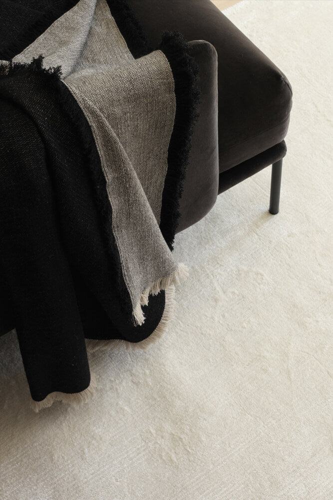 Fishbone Linen Throw Black