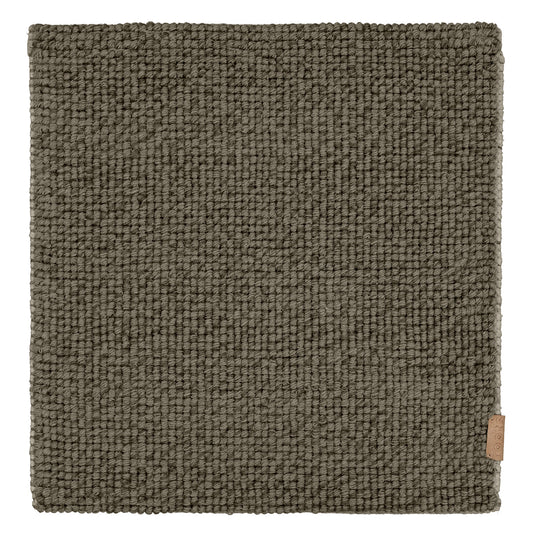 Loop Wool Melange 50x50 cm sample. Colour Mud.  Loop Wool Melange -villamaton mallipala sävyssä Mud ja koossa 50x50 cm. Tuotekuva.