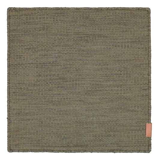 Roots Living Plain Wool Melange 50x50 cm rug sample. Colour Mud.  Plain Wool Melange -villamaton mallipala sävyssä Mud ja koossa 50x50 cm. Tuotekuva.