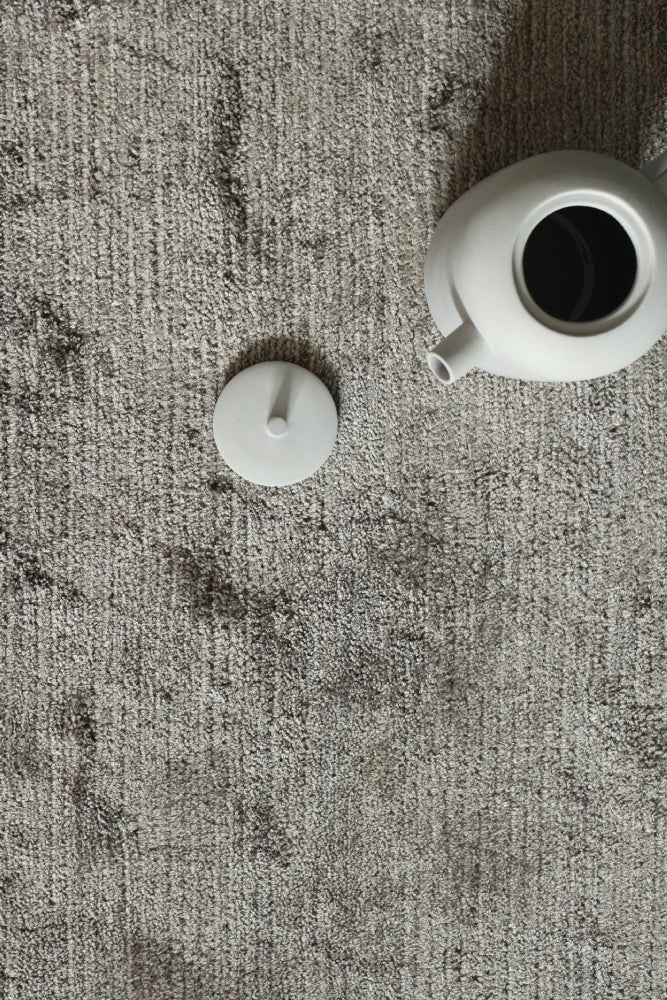 Roots Living Pile Viscose rug grey texture - Harmaa viskoosimatto tekstuurikuva