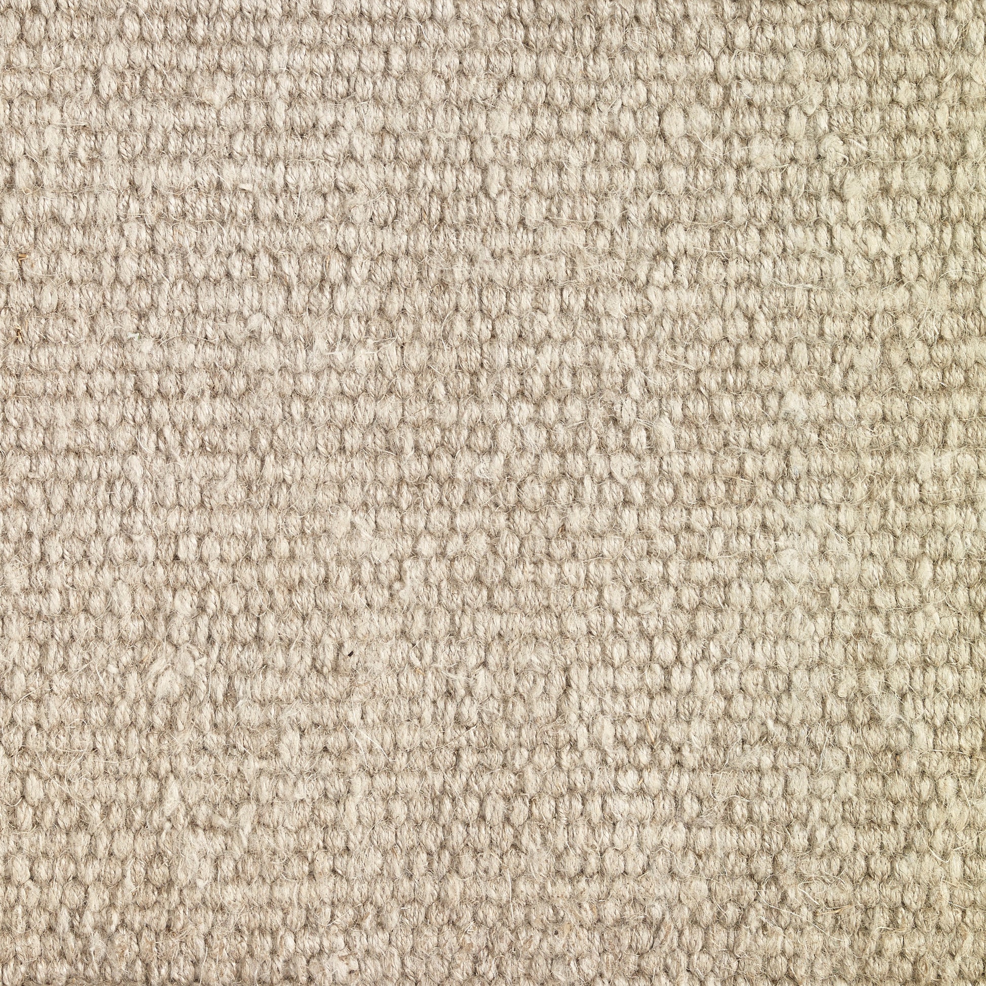 Lähikuvassa luonnonvärinen Roots Livingin Plain Linen -pellavamaton tekstuuri.