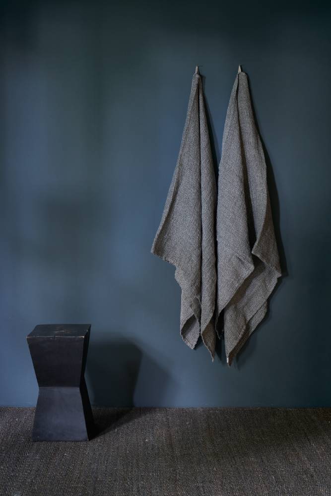 Waffle Linen bath towel, charcoal