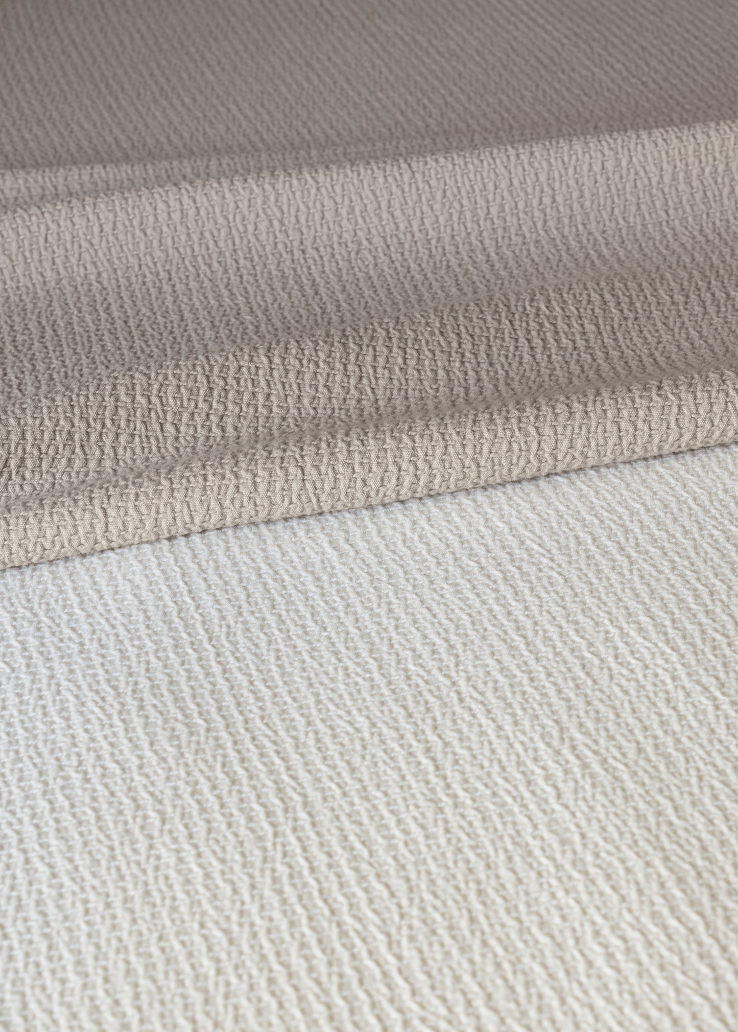 Polku, Taupe bedspread